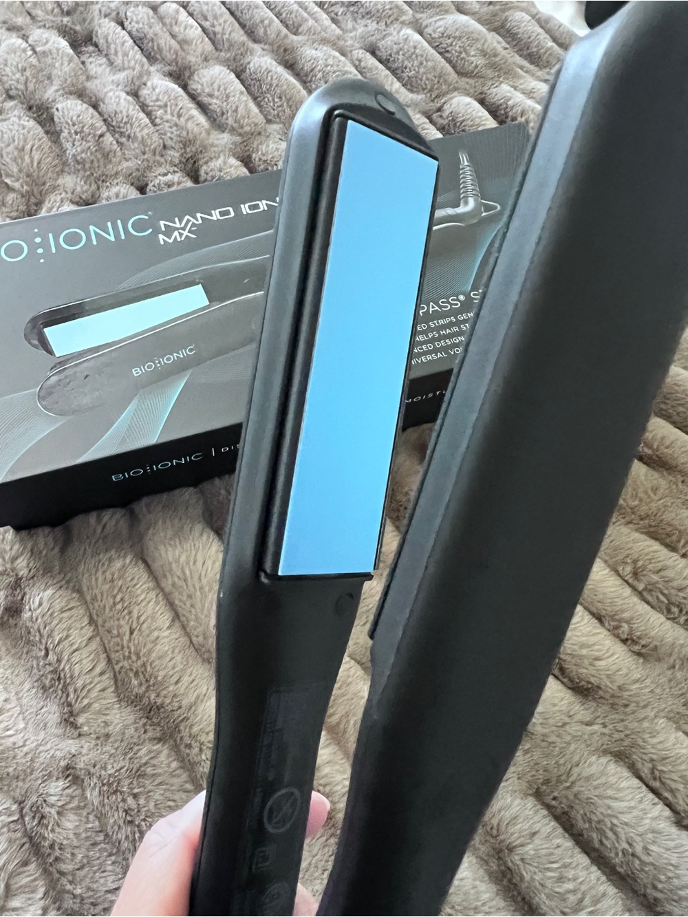 Bio:Ionic Black OnePass Styling Iron - Compact Hair Straightener - Picture 2 of 4